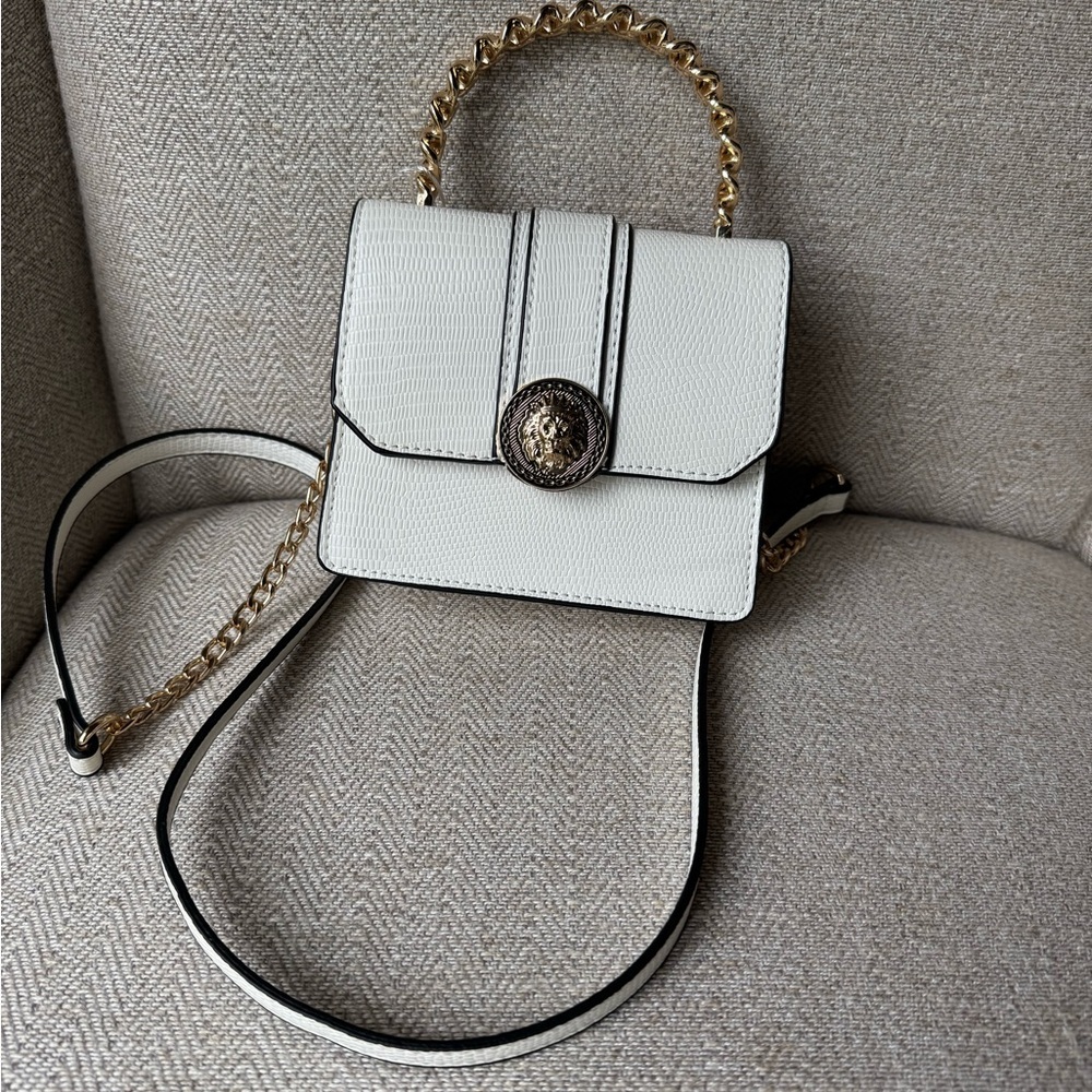 Elegant White Handbag with Gold Accents - Picture 3 of 6